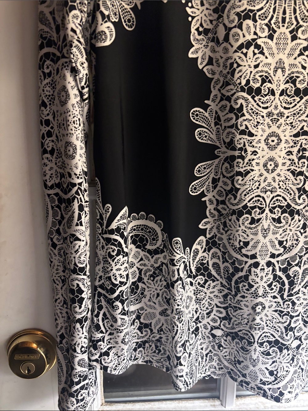 White and black blouse - Picture 9 of 10